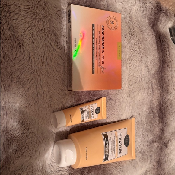 IT Cosmetics Confidence Skincare Trio - Peach and White